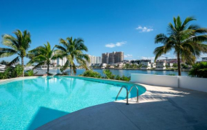 3BR Luxury Oceanfront Apt w Pool, Gym & Views